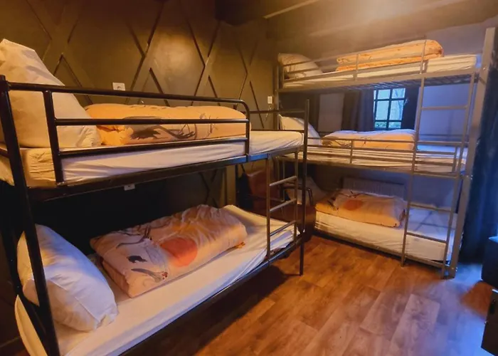 Amsterdam Downtown Canal ViewHostel